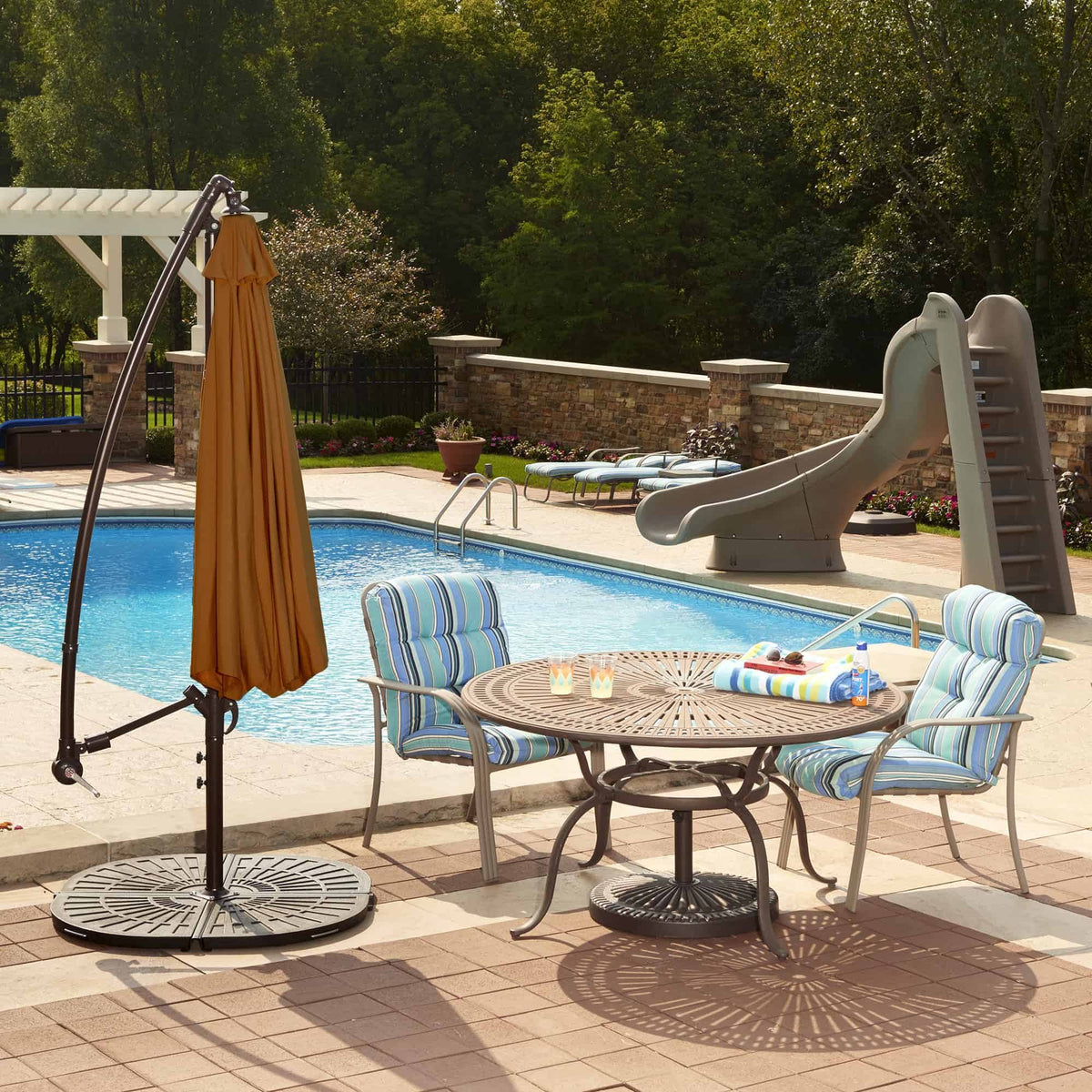 10-Foot Octagonal Cantilever Umbrella M1138
