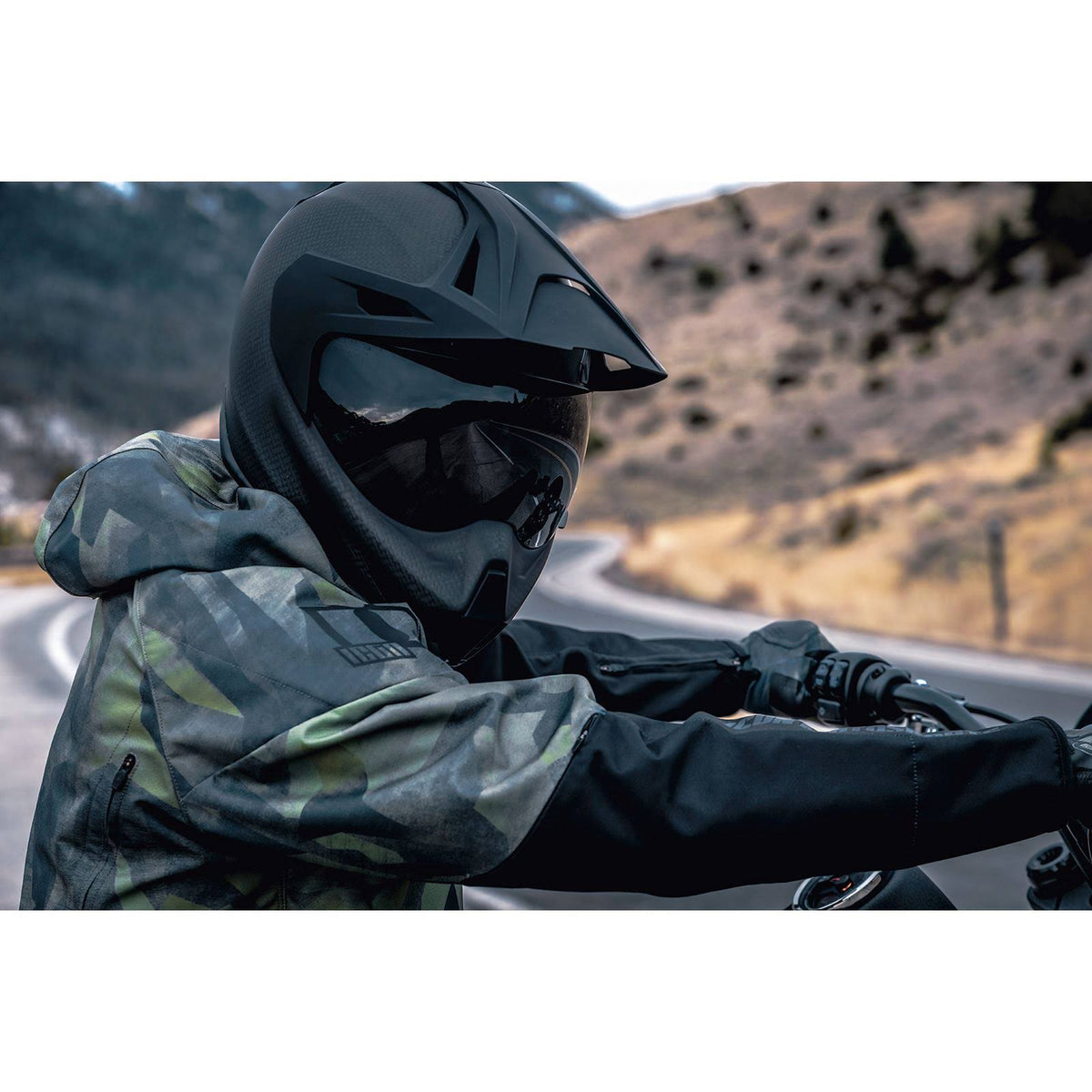 Ghost Carbon Black Helmet V740