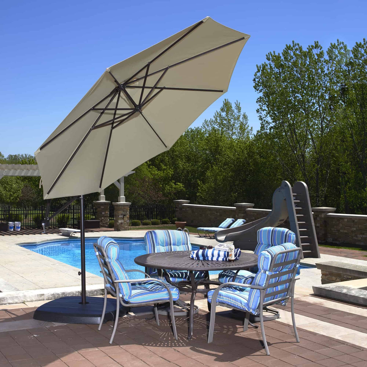 10-Foot Octagonal Cantilever Umbrella M1138